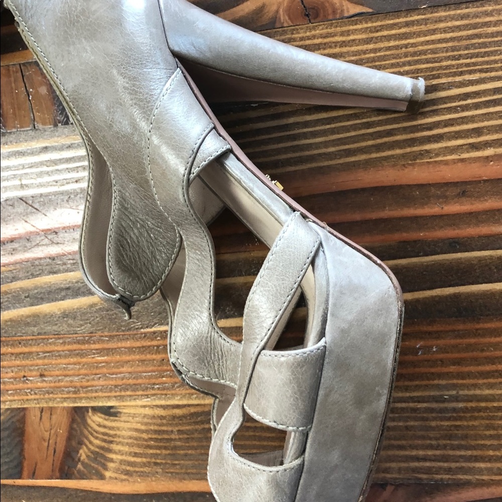 Shoes - Picture 4 of 8